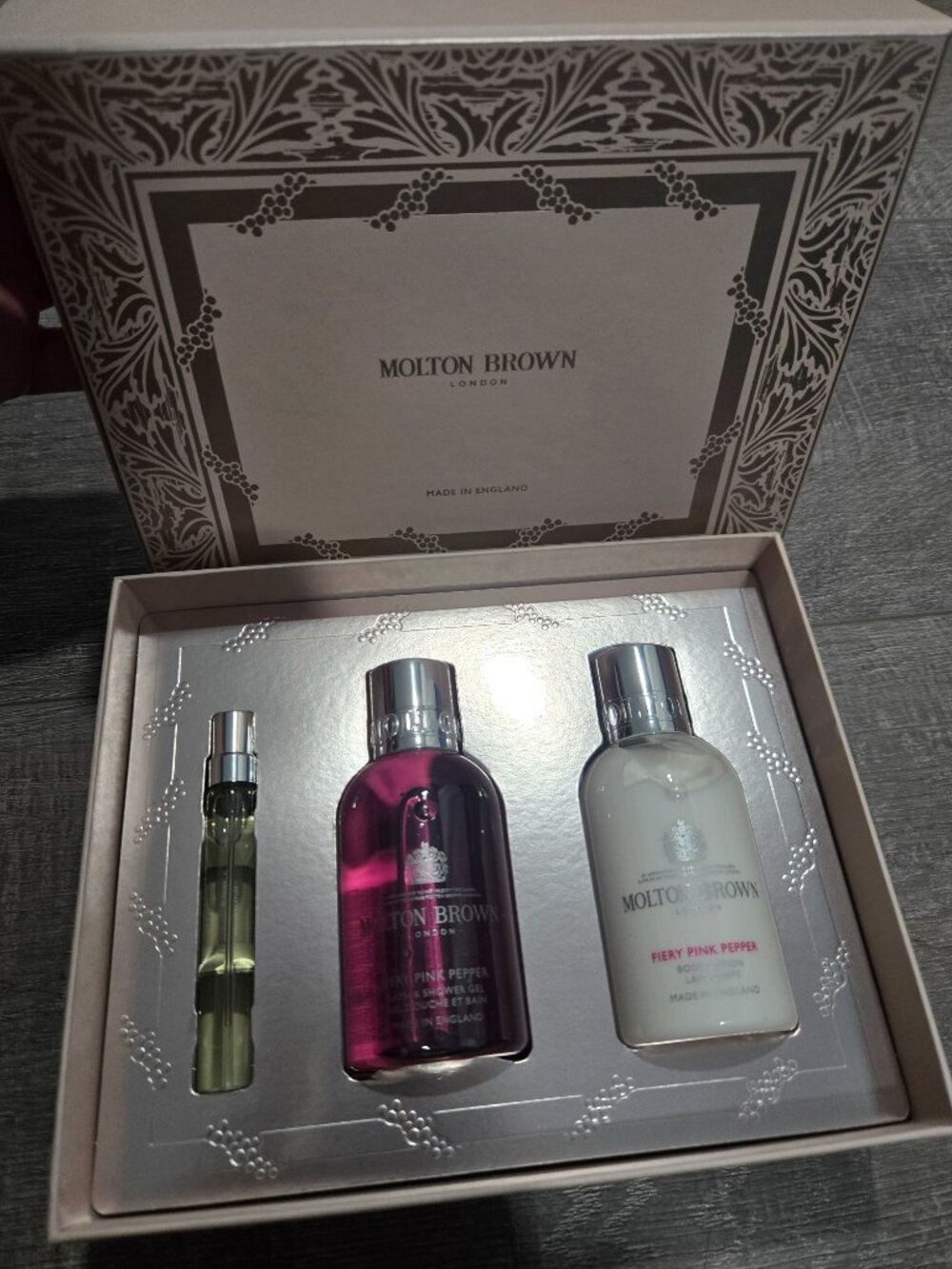 Molton Brown Fiery Pink Pepper Travel Gift Set - Picture 9 of 10